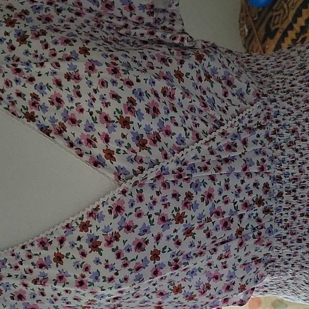 Springy Dress - Picture 2 of 5